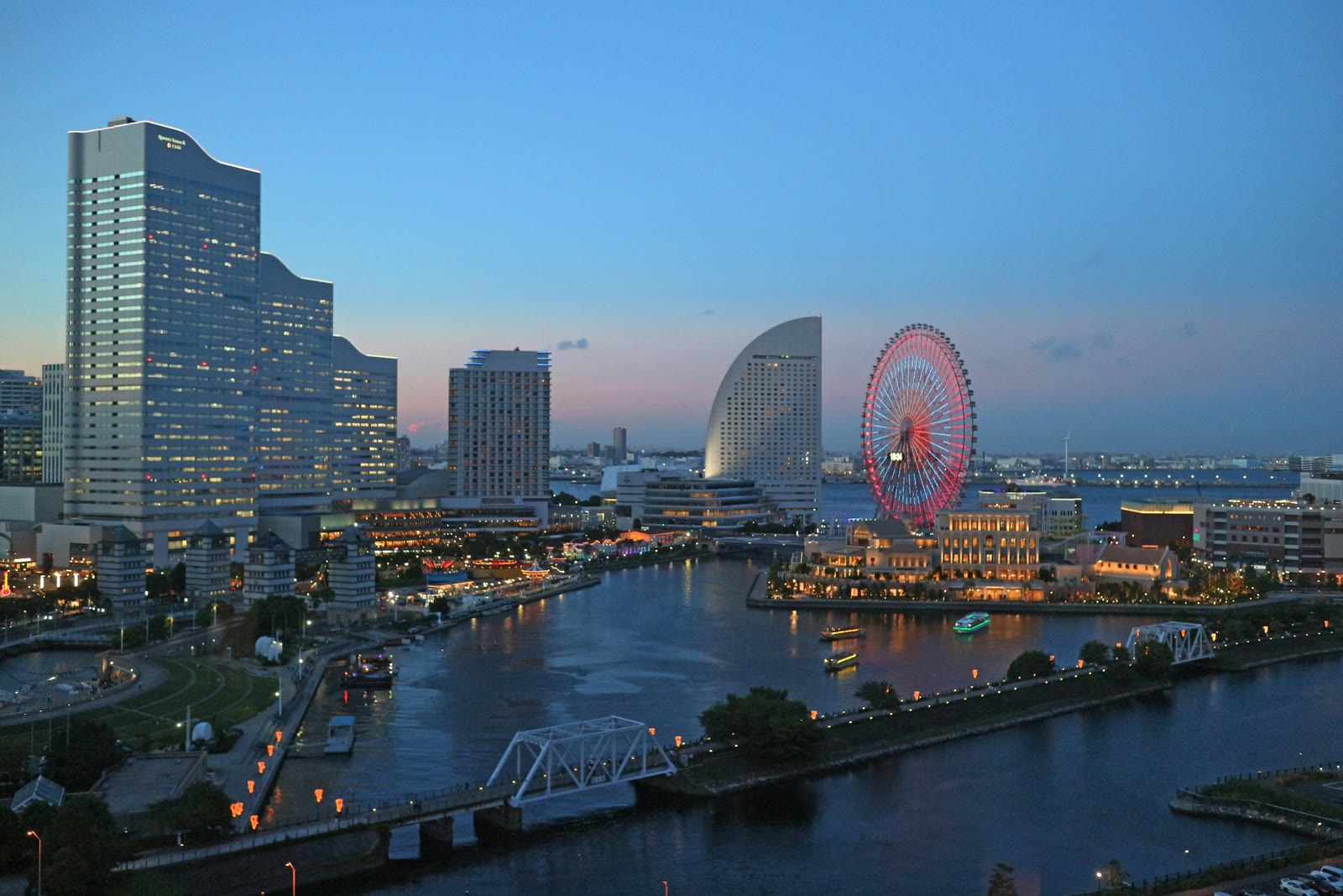 Ferris wheel in the city center of Yokohama, Tokyo, Japan